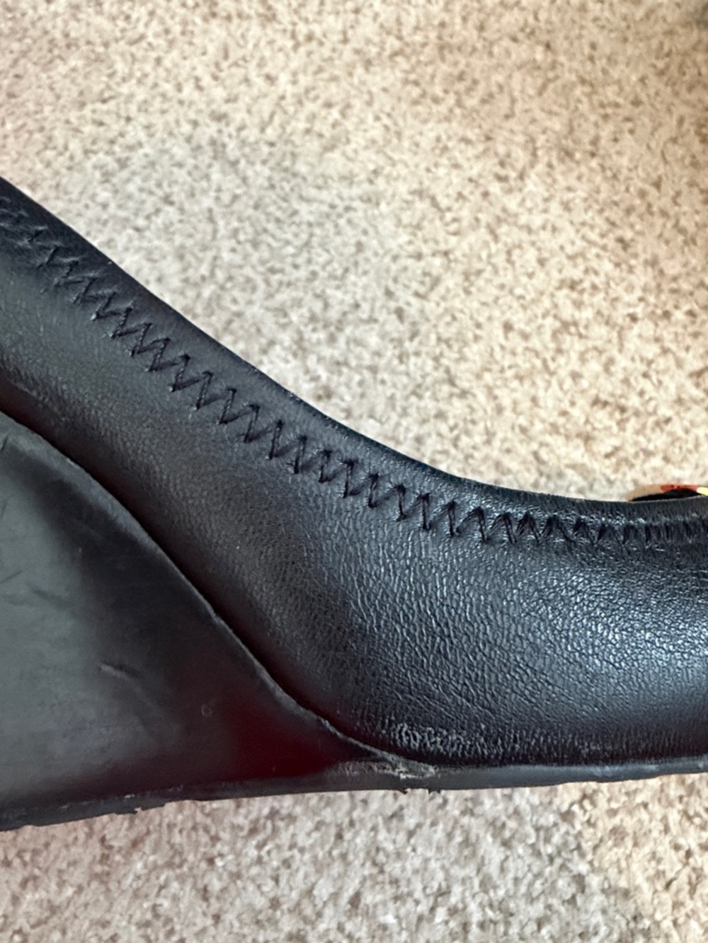 Tory Burch “Sophie” Wedge Heels in Black leather with gold hardware, 8 - Picture 7 of 14